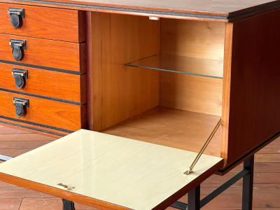 MAHOGANY SIDEBOARD W LEATHER