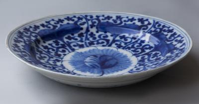 MID 18TH CENTURY CIRCULAR DELFT BOWL OR CURVED CHARGER