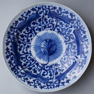 MID 18TH CENTURY CIRCULAR DELFT BOWL OR CURVED CHARGER
