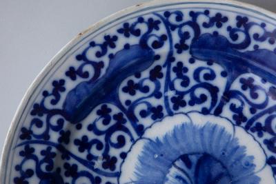 MID 18TH CENTURY CIRCULAR DELFT BOWL OR CURVED CHARGER