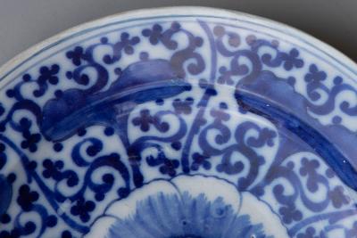 MID 18TH CENTURY CIRCULAR DELFT BOWL OR CURVED CHARGER