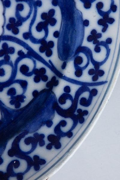 MID 18TH CENTURY CIRCULAR DELFT BOWL OR CURVED CHARGER