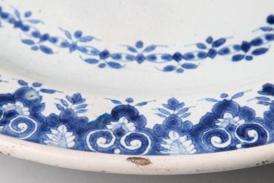 MID 18TH CENTURY CIRCULAR FAIENCE CHARGER