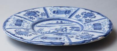 MID 18TH CENTURY CIRCULAR FAIENCE PLATE OR SMALL CHARGER