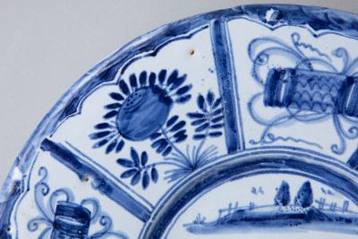 MID 18TH CENTURY CIRCULAR FAIENCE PLATE OR SMALL CHARGER