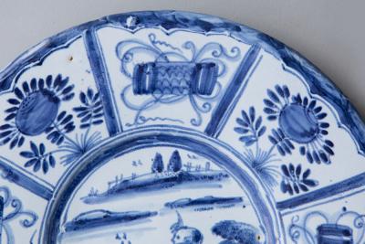 MID 18TH CENTURY CIRCULAR FAIENCE PLATE OR SMALL CHARGER