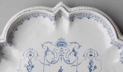 MID 18TH CENTURY STAR SHAPED CHARGER MOUSTIERS