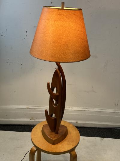 MID CENTURY ABSTRACT SCULPTURAL WOOD LAMP