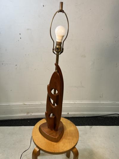 MID CENTURY ABSTRACT SCULPTURAL WOOD LAMP