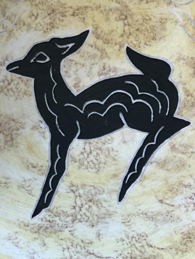 MID CENTURY CERAMIC APACHE DEER PLATE SIGNED TAMARA MANA 1961