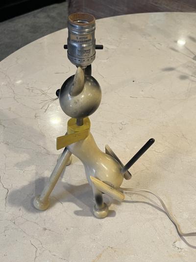 MID CENTURY CHARISMATIC WOODEN CAT LAMP