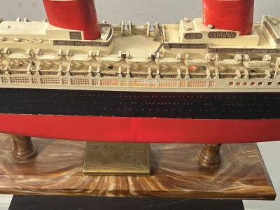 MID CENTURY ILLUMINATED SS UNITED STATES SHIP PLASTIC MODEL