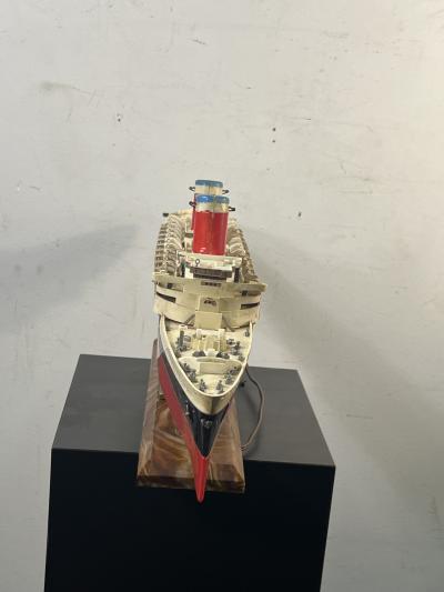 MID CENTURY ILLUMINATED SS UNITED STATES SHIP PLASTIC MODEL