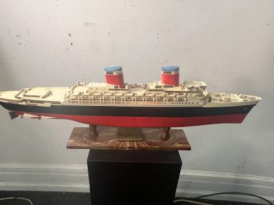 MID CENTURY ILLUMINATED SS UNITED STATES SHIP PLASTIC MODEL