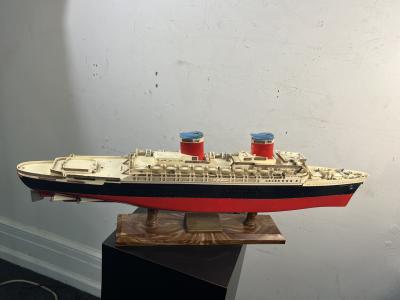 MID CENTURY ILLUMINATED SS UNITED STATES SHIP PLASTIC MODEL