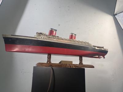 MID CENTURY ILLUMINATED SS UNITED STATES SHIP PLASTIC MODEL