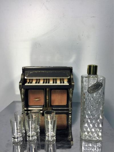 MID CENTURY MUSICAL PIANO PORTABLE COCKTAIL BAR