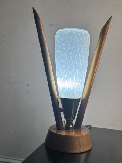 MID CENTURY PAIR OF WOOD LINE DESIGN WHITE GLASS SHADE LAMPS