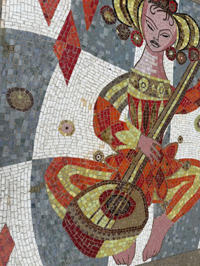 MID CENTURY RICHLY COLORED GLASS MOSAIC WOMAN PLAYING GUITAR COFFEE TABLE