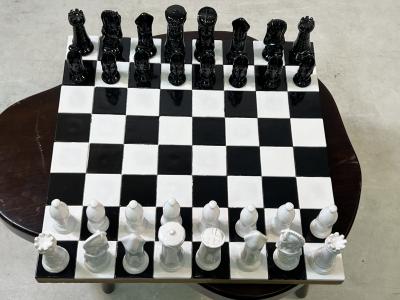 MODERN BLACK AND WHITE CERAMIC CHESS SET