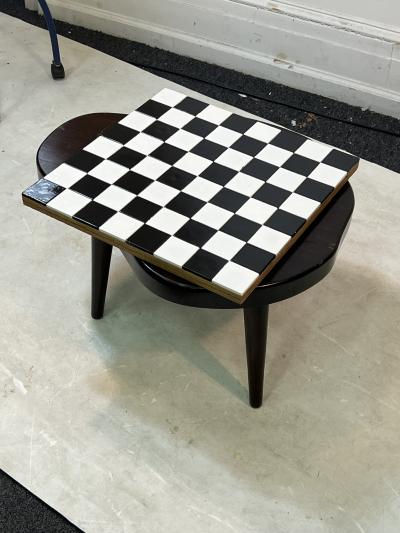 MODERN BLACK AND WHITE CERAMIC CHESS SET