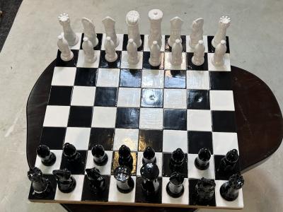 MODERN BLACK AND WHITE CERAMIC CHESS SET