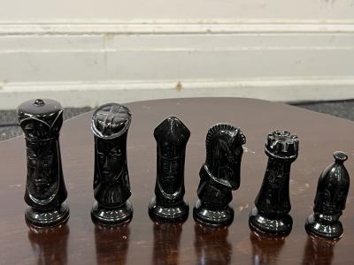 MODERN BLACK AND WHITE CERAMIC CHESS SET