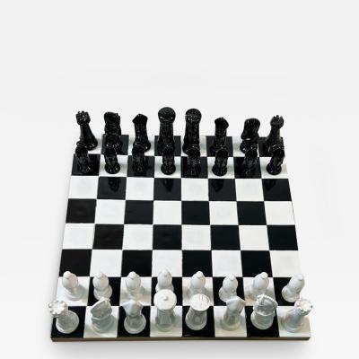 MODERN BLACK AND WHITE CERAMIC CHESS SET