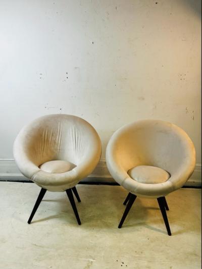 MODERNIST ROUND VELVET CHAIRS WITH SPLAYED LEGS