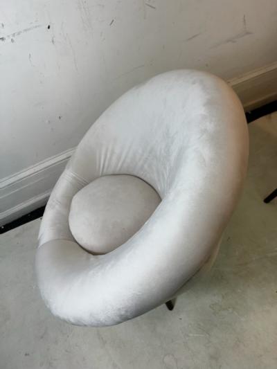 MODERNIST ROUND VELVET CHAIRS WITH SPLAYED LEGS