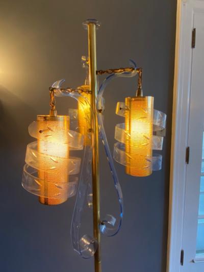 MODERNIST TRANSPARENT BLUE SWIRLED LUCITE AND BRASS FLOOR LAMP