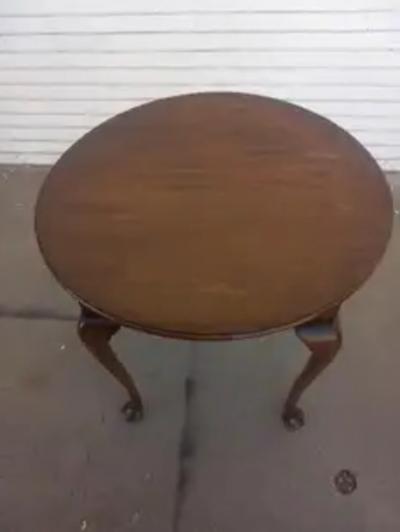 Mahogany Round Table