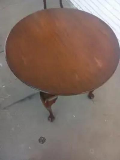 Mahogany Round Table