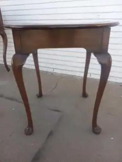 Mahogany Round Table
