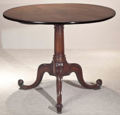 Mahogany tea table in manner of Thomas Chippendale