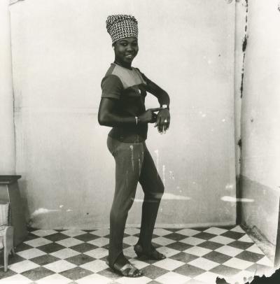 Malick Sidib Woman pointing to watch