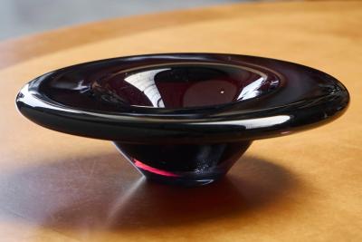 Marinke van Zandwijk Art Glass Bowl in Hand Blown Purple Glass Leerdam 2003