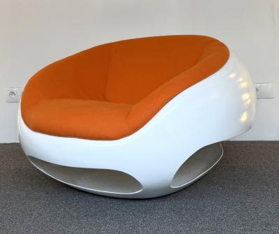 Mario Sabot Pair of Fiberglass POD Armchairs by Mario Sabot Italy 1970s