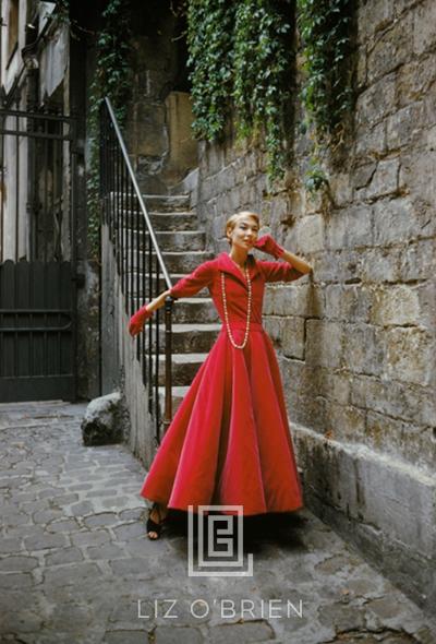 Mark Shaw Chanel Red Velvet in Cour de Rohan Close Up 1955