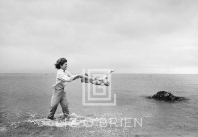 Mark Shaw Jackie Swings Caroline 1959