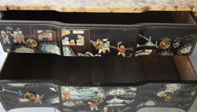 Martin Ohneberg AN 18TH CENTURY COROMANDEL LACQUER COMMODE BY MARTIN OHNEBERG