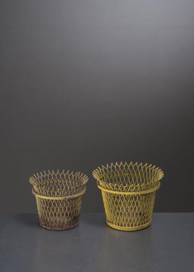 Mathieu Mat got Pair of Mathieu Mat got flower pots