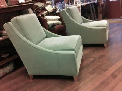 Maurice Hirsch Maurice Hirsch Superb Pair of Slipper Chairs With Gold Leaf Legs
