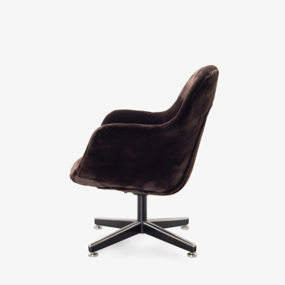 Max Pearson Max Pearson for Knoll Executive Lounge Chair in Plush Brown Italian Velvet
