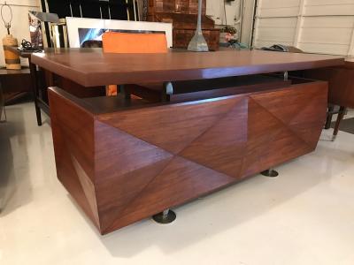 Melchiorre Bega Melchorre Bega desk