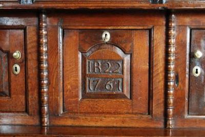Mid 18thc Welsh oak cwpwrdd tridarn of superb patina