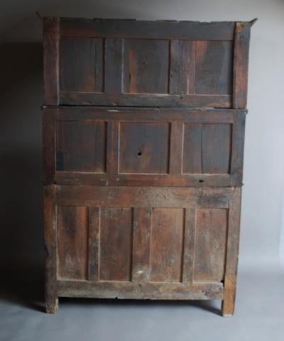 Mid 18thc Welsh oak cwpwrdd tridarn of superb patina