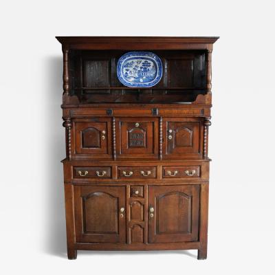 Mid 18thc Welsh oak cwpwrdd tridarn of superb patina