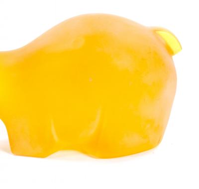 Mid 20th Century Amber Orange Decorative Sculpture Of A Bear