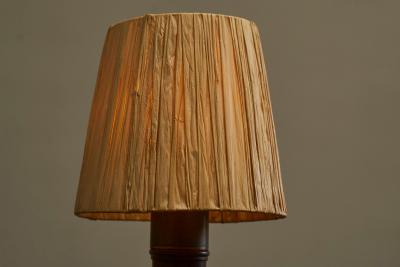 Mid Century Accent Table Lamp in Solid Oak and Patinated Brass with Raffia Shade
